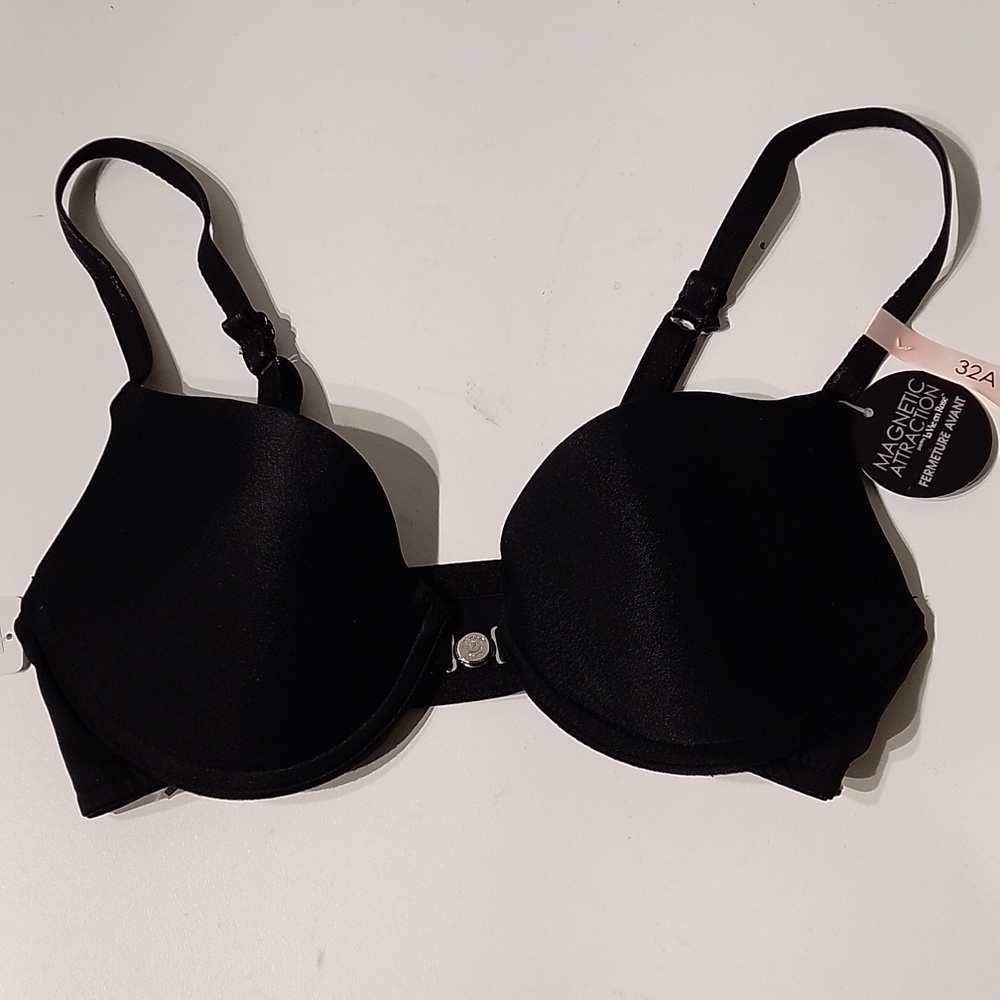 New La Vie en Rose Body Rose black Magnetic front closure push up bra. Size 32A